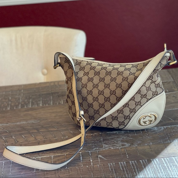 🌺 AUTH Gucci Monogram Crossbody Bag 🌺 BEAUTIFUL - Picture 4 of 16